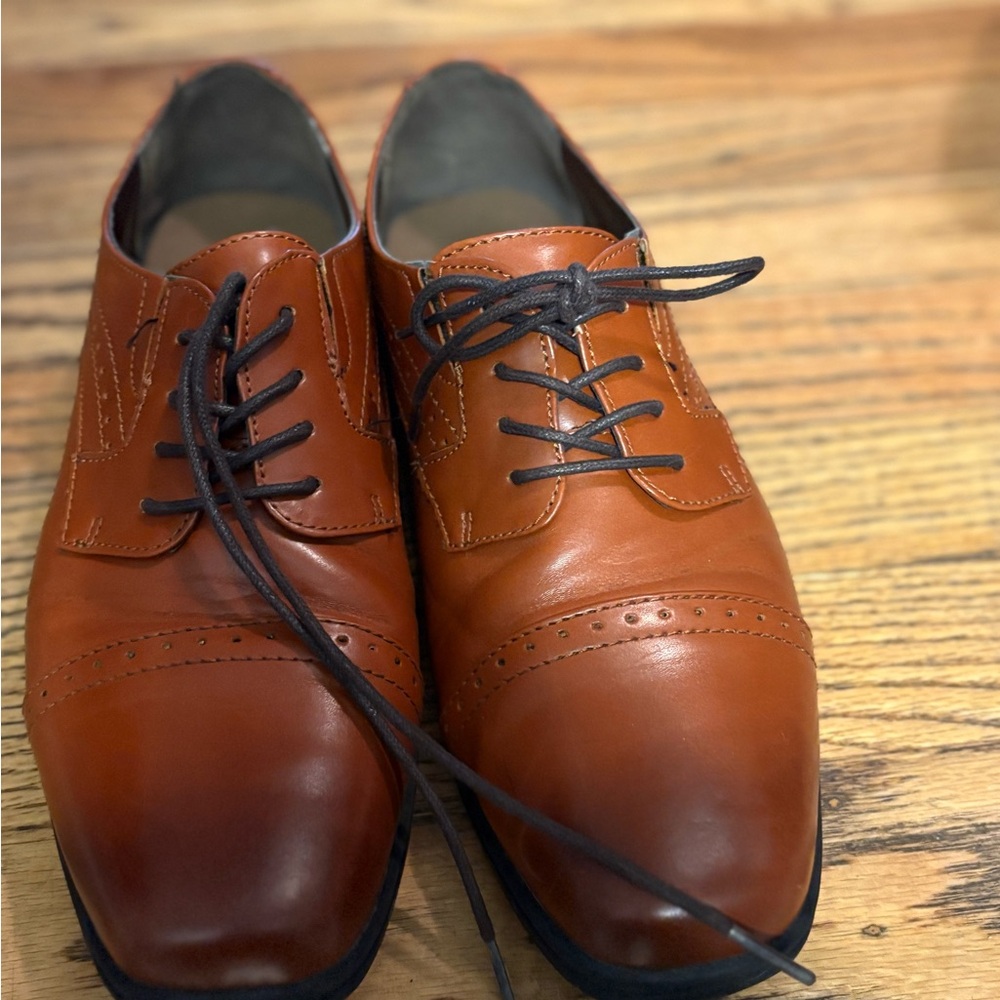 Brown color very good condition 
Used only for one  party